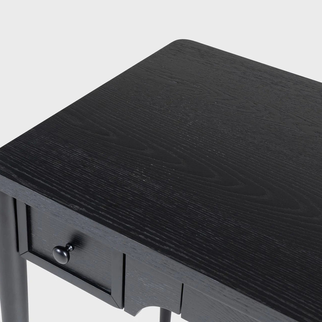 Minimalist Vanity Table With Mirror