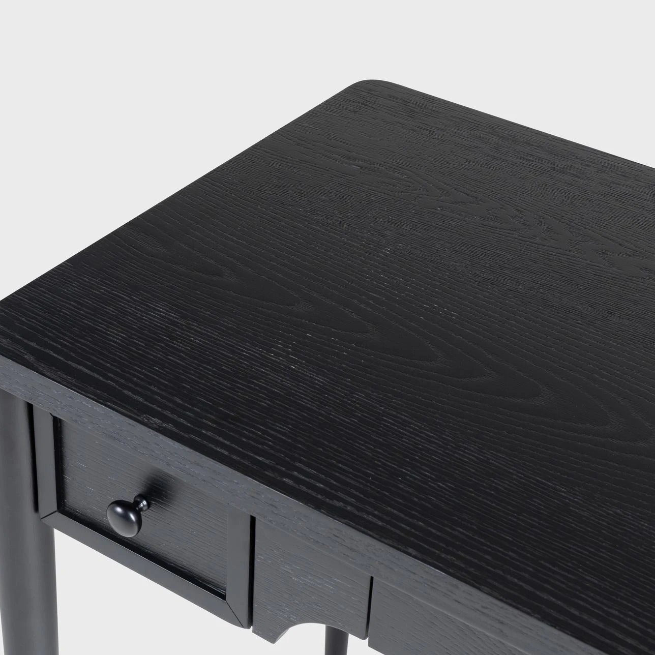 Minimalist Vanity Table With Mirror