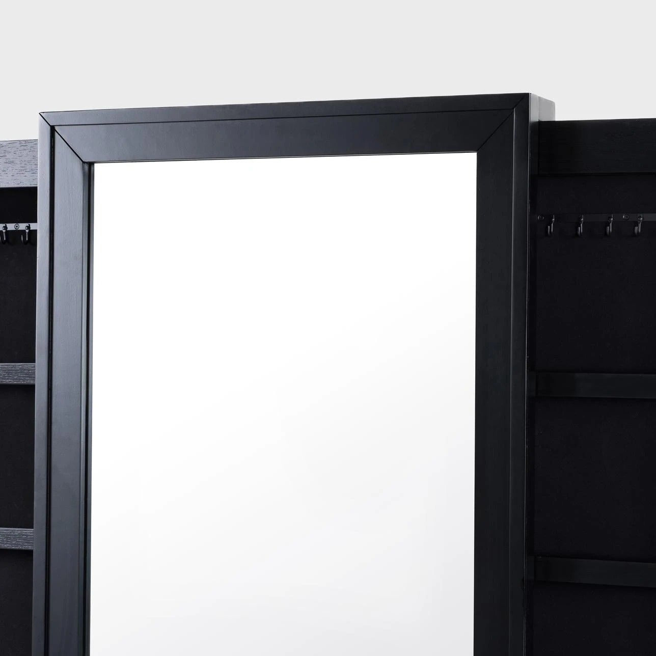 Minimalist Vanity Table With Mirror