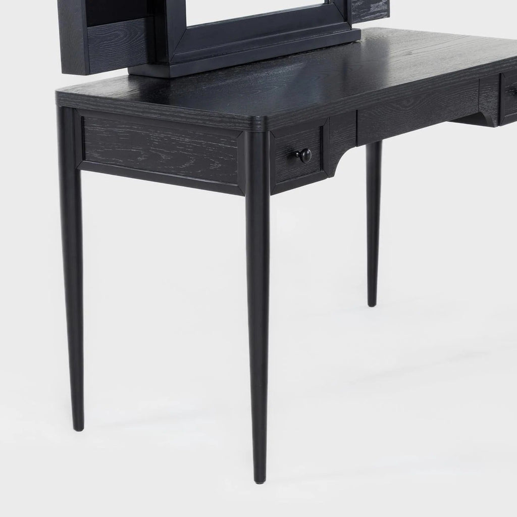 Minimalist Vanity Table With Mirror
